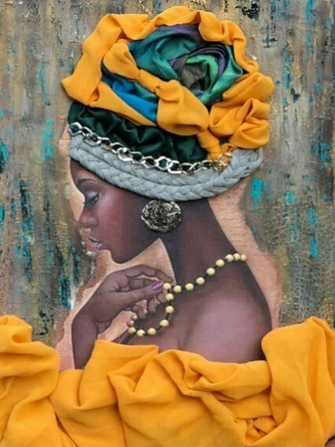 Африканка в желтом