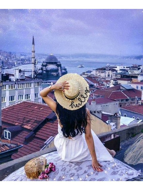 Девушка на крыше. Стамбул