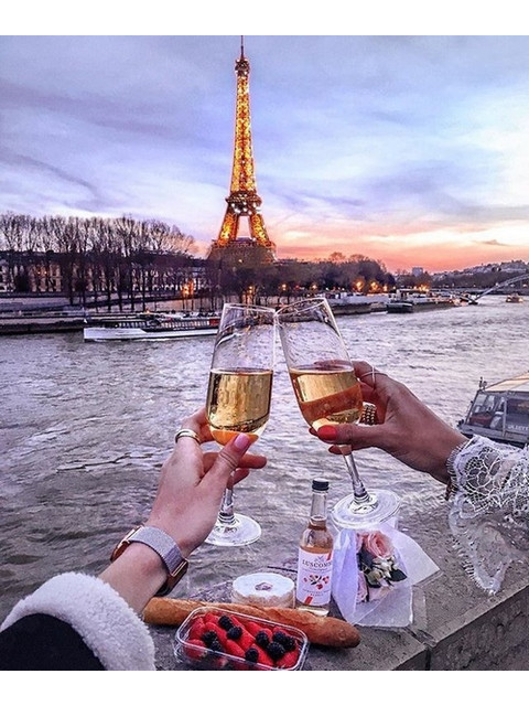 Романтический вечер в Париже