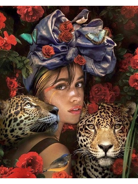 Девушка с леопардами